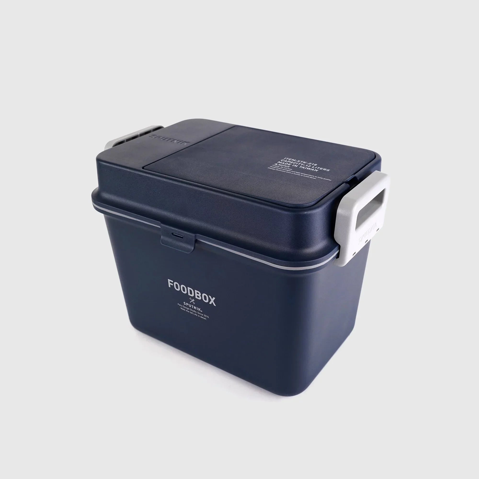 Cozy pet food storage box Singapore - airtight container by Petizen - lifestyle