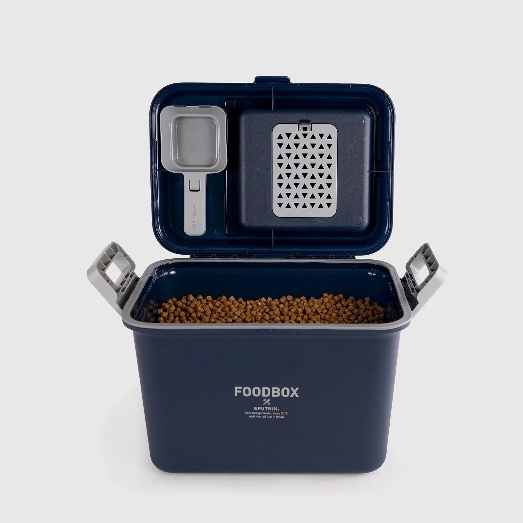 Cozy pet food storage box Singapore - airtight container by Petizen - packaging