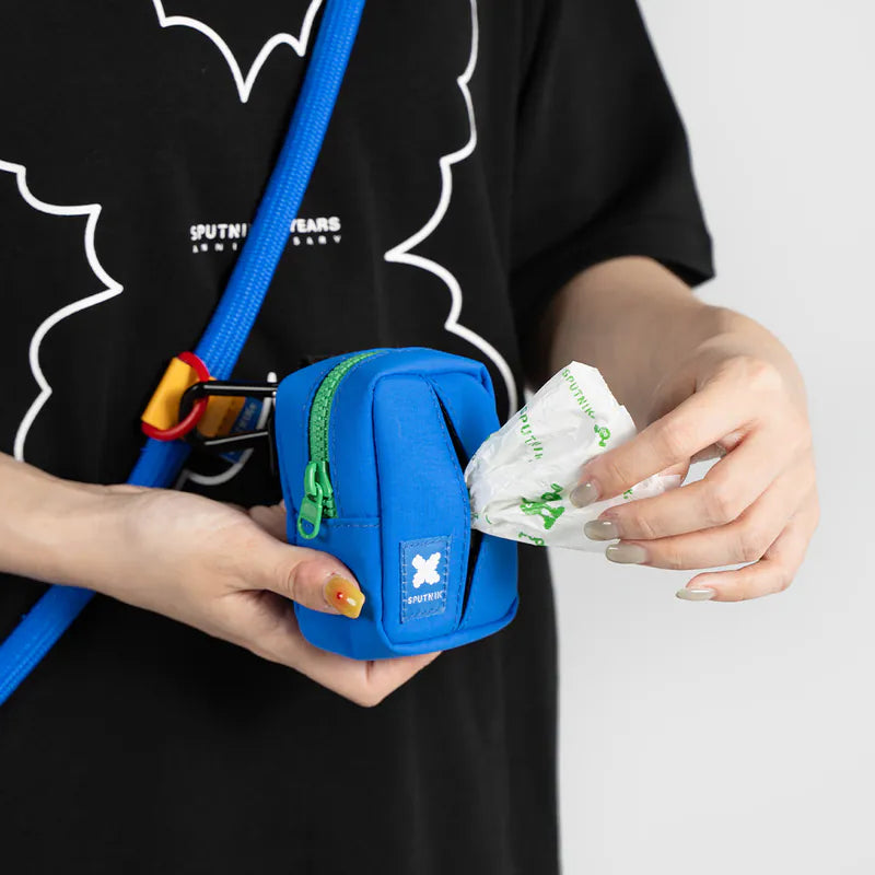 10TH YEAR - Clean bag Mini Singapore - compact pet carrier bag by Petizen - in use